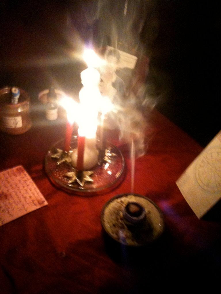 A Closer Look, photos, Conjure Work, conjurework.com sorcery, Hoodoo, witchcraft, attraction magick