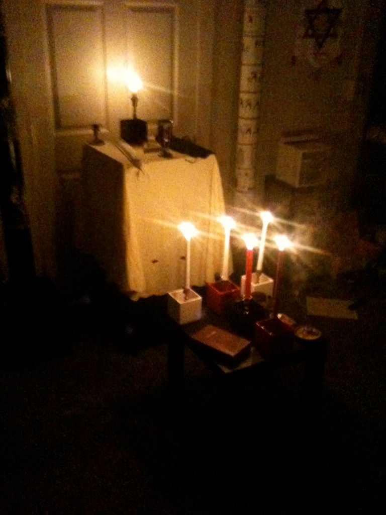A Closer Look, photos, Conjure Work, conjurework.com sorcery, Hoodoo, witchcraft, Uncrossing