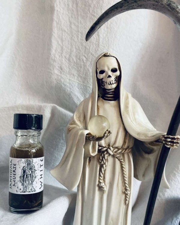 La Santisima Muerte Oil, White