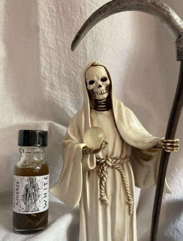 La Santisima Muerte Oil, White