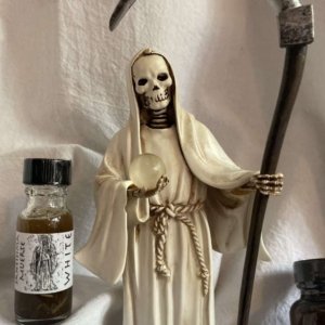 La Santisima Muerte Oil, White